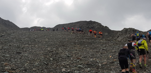 difficile montée au glacier ....le pierrier et l'altitude 3047m