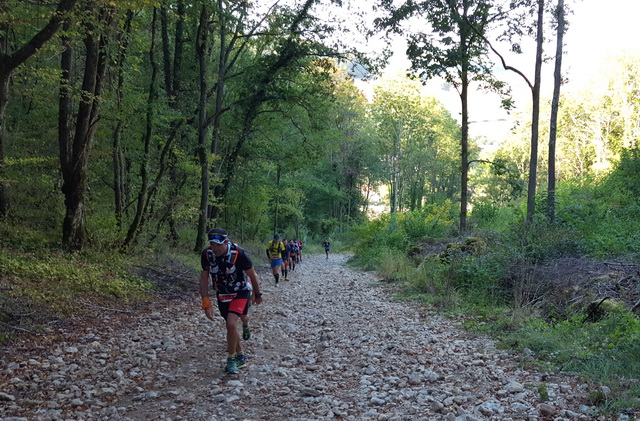 de belles montées sur des chemins pierreux