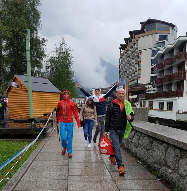 Pas trop motivée...vers le départ....au programme  172km et 10000m+ avec la pluie et le froid