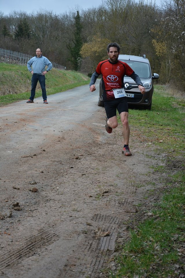 Arnaud....serré ce virage à mi course