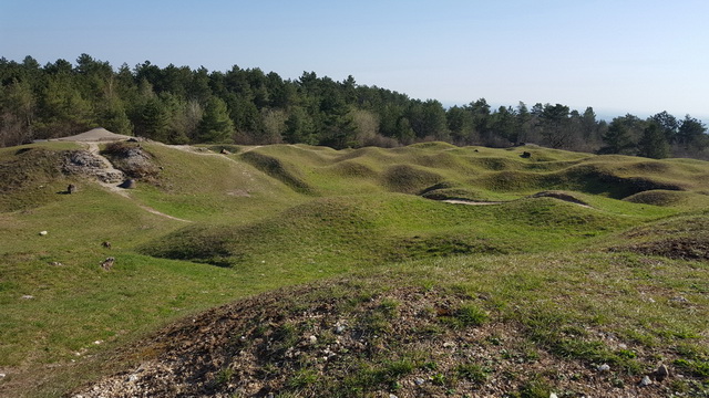 passage dans les anciens trous d'obus....pas facile de trouver la bonne longueur de foulée