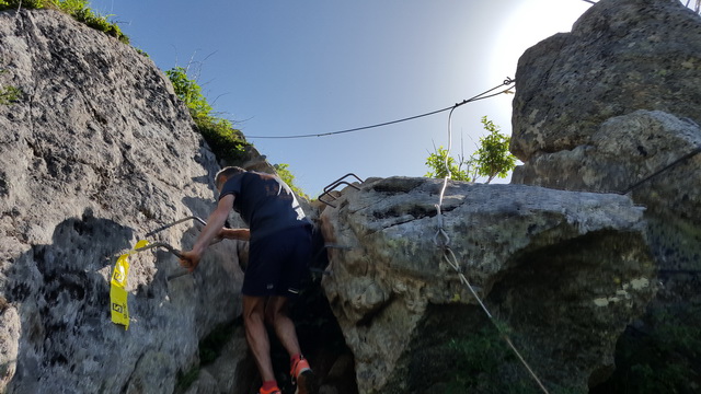 Après 800m+ partie plus aérienne (Claude qui a le vertige a pu monter....nous ferons la descente par un chemin plus cool