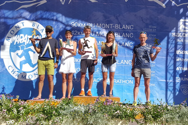 90km : podium master 2 ....un couple sur le même podium , c'est rare ( la 1ère fois pour Céline et Hervé)