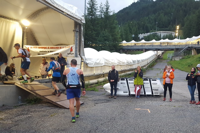 Entrée à la piste de bobsleigh / JO de 1992 : 1507m, 19 virages, une des pistes des plus techniques au monde