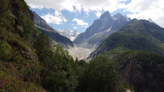 La mer de glace ....le rechauffement climatique fait son oeuvre..